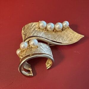 Vintage Boucher Signed/Numbered Gold Tone Faux Pearl Brooch